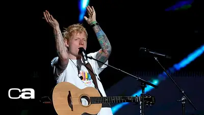 Ed Sheeran mantiene la tradición inglesa con su visita a la concentración de la selección en el Mundial Ed Sheeran mantiene la tradición inglesa con su visita a la concentración de la selección en el Mundial