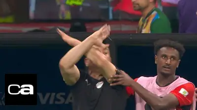 Qué significa el gesto de brazos cruzados que hizo el técnico de Egipto Qué significa el gesto de brazos cruzados que hizo el técnico de Egipto
