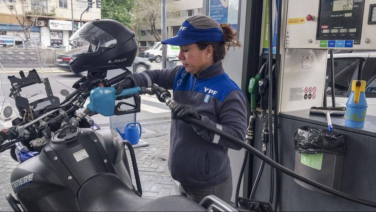Cuánto gana un playero de estación de servicio en julio 2026: el salario que cobra