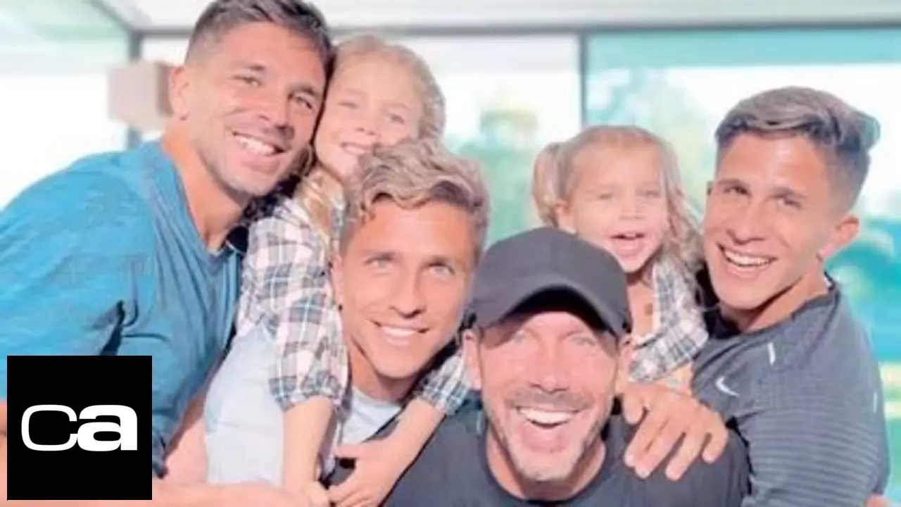 Diego Simeone y sus hijos.
