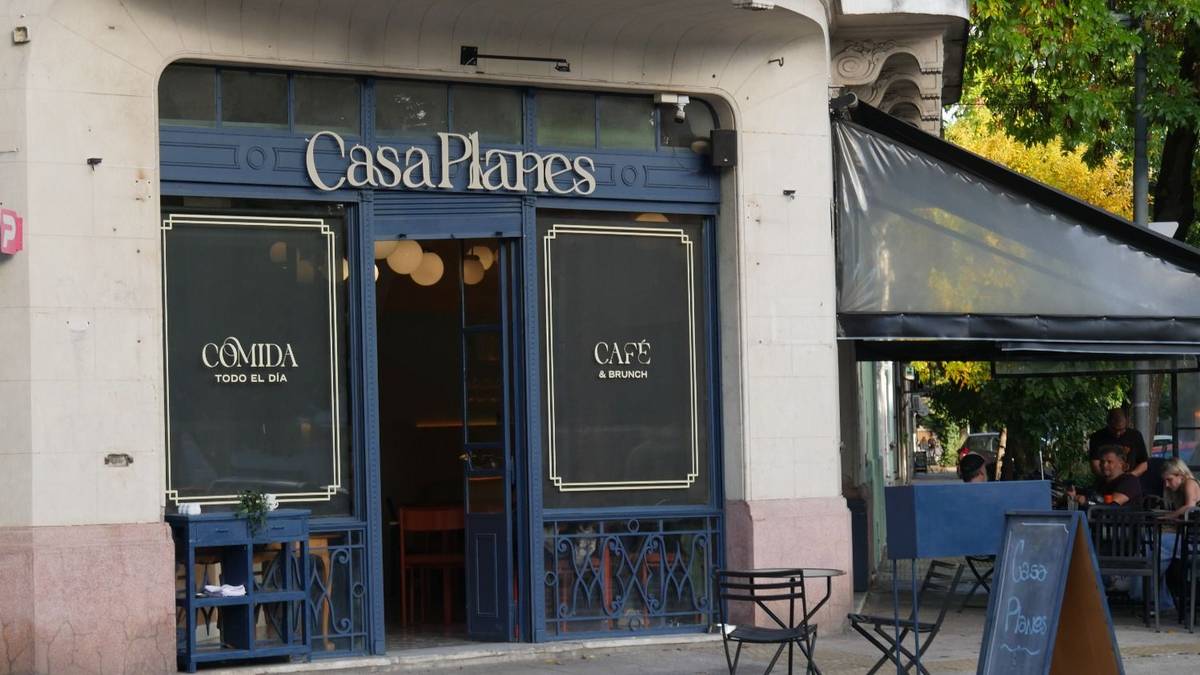 Café de especialidad de día y vermutería de noche: la esquina de CABA que se volvió un éxito para salir a comer