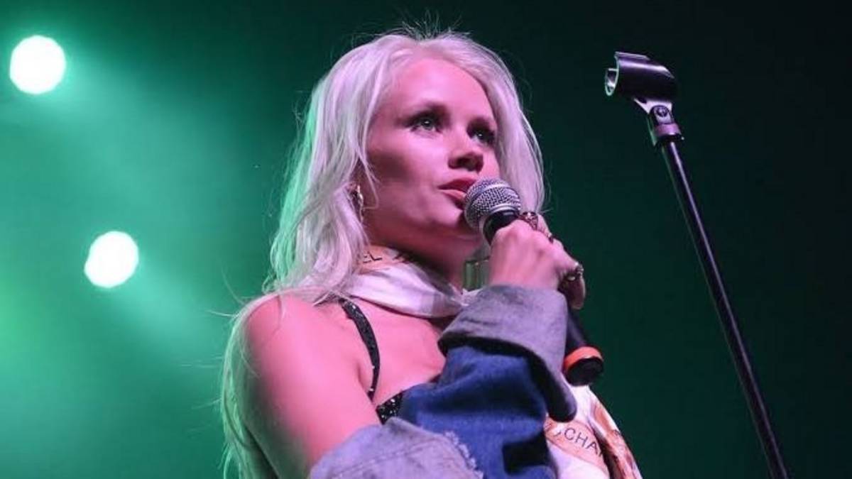 Tenía 37 años: murió la voz de un hit mundial del 2011 y hay luto en la música internacional