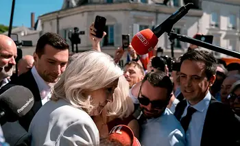Francia: aprueban un "permiso para matar" para la Policía y Le Pen relanza su campaña | Francia