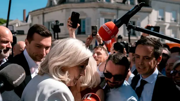 Francia: aprueban un "permiso para matar" para la Policía y Le Pen relanza su campaña | Francia