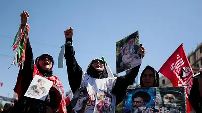 Irán enterrará a Alí Jamenei en la culminación de un funeral multitudinario Irán enterrará a Alí Jamenei en la culminación de un funeral multitudinario