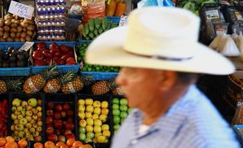 Analistas disminuyen previsiones de inflación en México, pero ven pausa monetaria prolongada | México