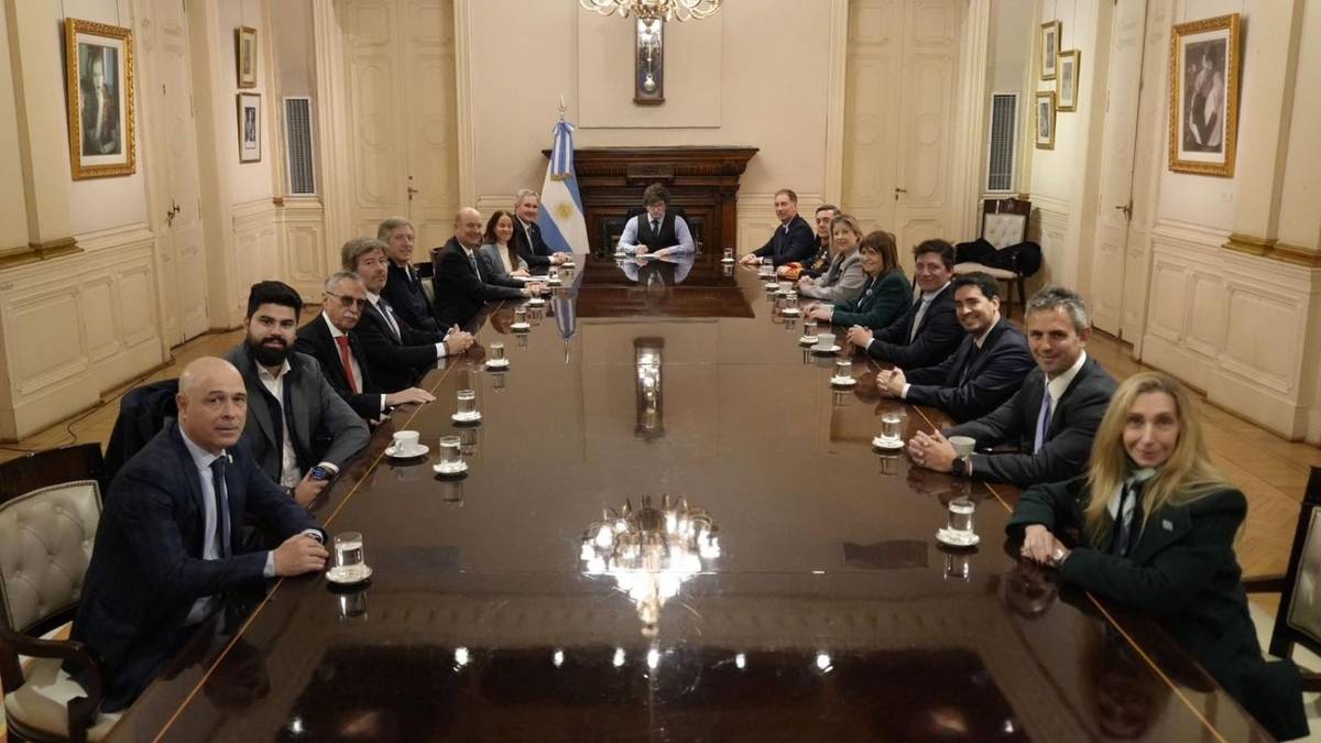 Tras las críticas de la Iglesia, Milei reunió a su Gabinete en Casa Rosada