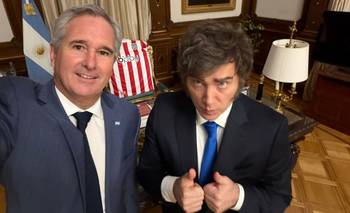 Un buque de guerra británico cruzó aguas argentinas cuando Milei alista su viaje a Londres | Javier milei presidente