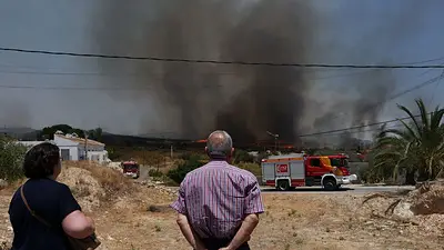Víctimas de incendio en España mueren atrapadas en sus vehículos mientras trataban de huir Víctimas de incendio en España mueren atrapadas en sus vehículos mientras trataban de huir