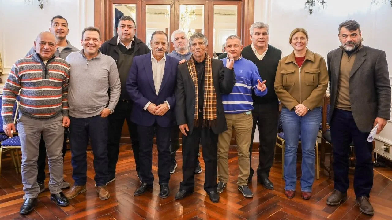 Quintela recibió a las 62 Organizaciones Peronistas en medio del debate por el futuro del PJ