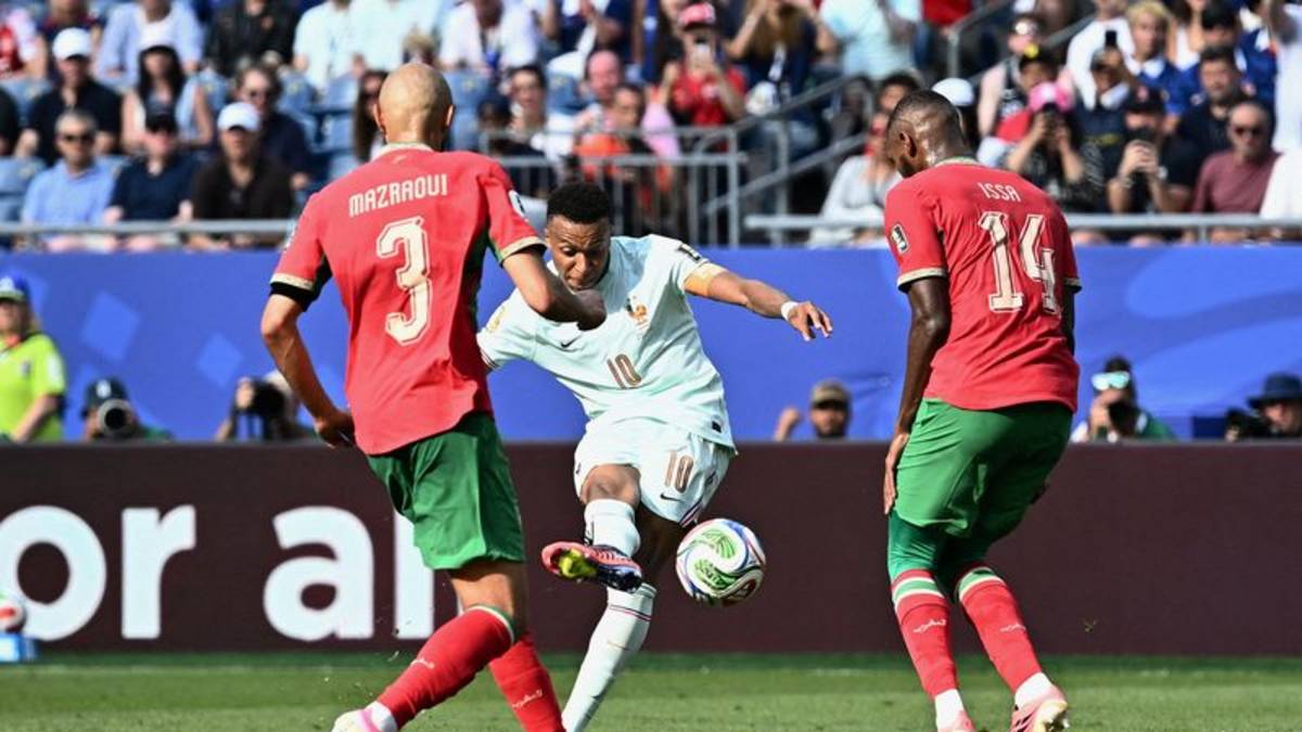 Este equipo aún no ha ganado nada, dice Mbappé en medio de comparaciones con los grandes de Francia