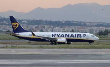 Terror en el aire en Grecia: se rompió la ventanilla de un vuelo y succionó a un pasajero | Vuelos