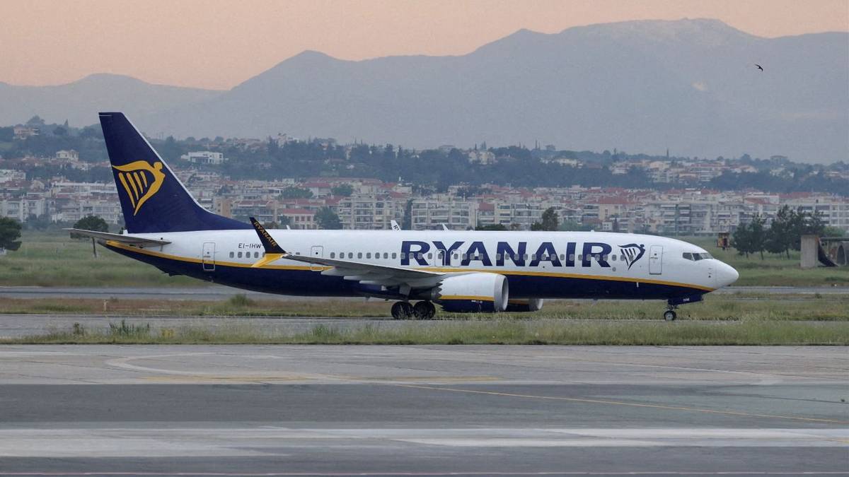 Terror en el aire en Grecia: se rompió la ventanilla de un vuelo y succionó a un pasajero