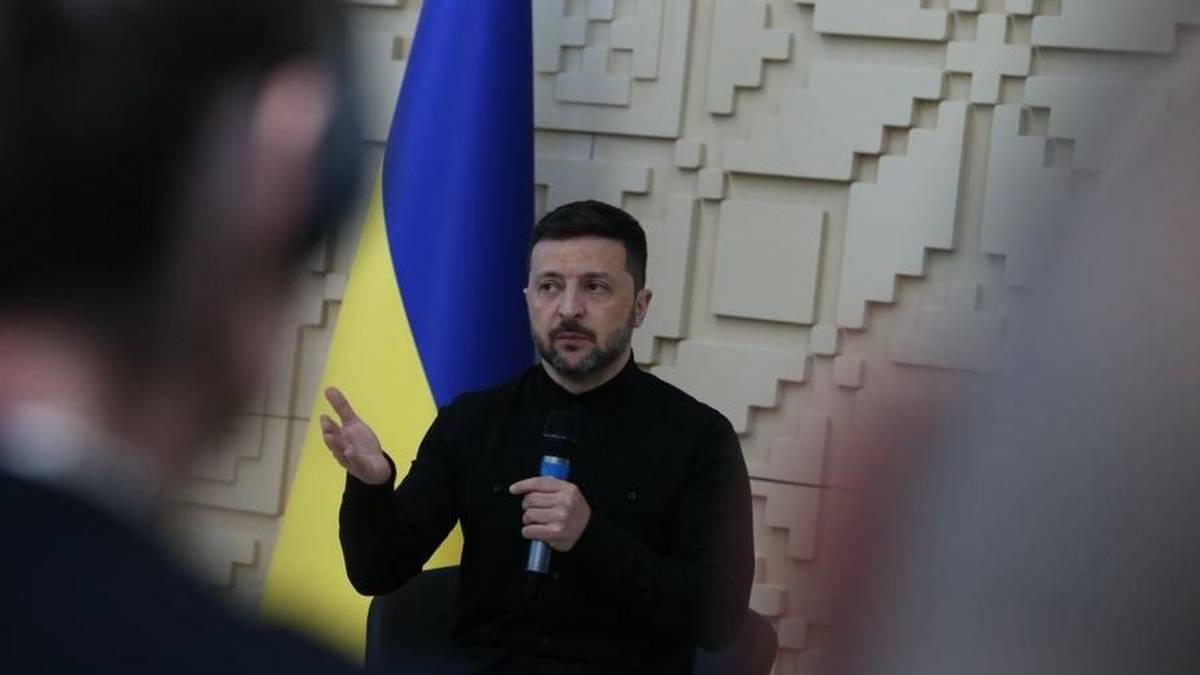 Zelenski ordenó asfixiar las refinerías rusas ante una creciente crisis de combustibles en Moscú