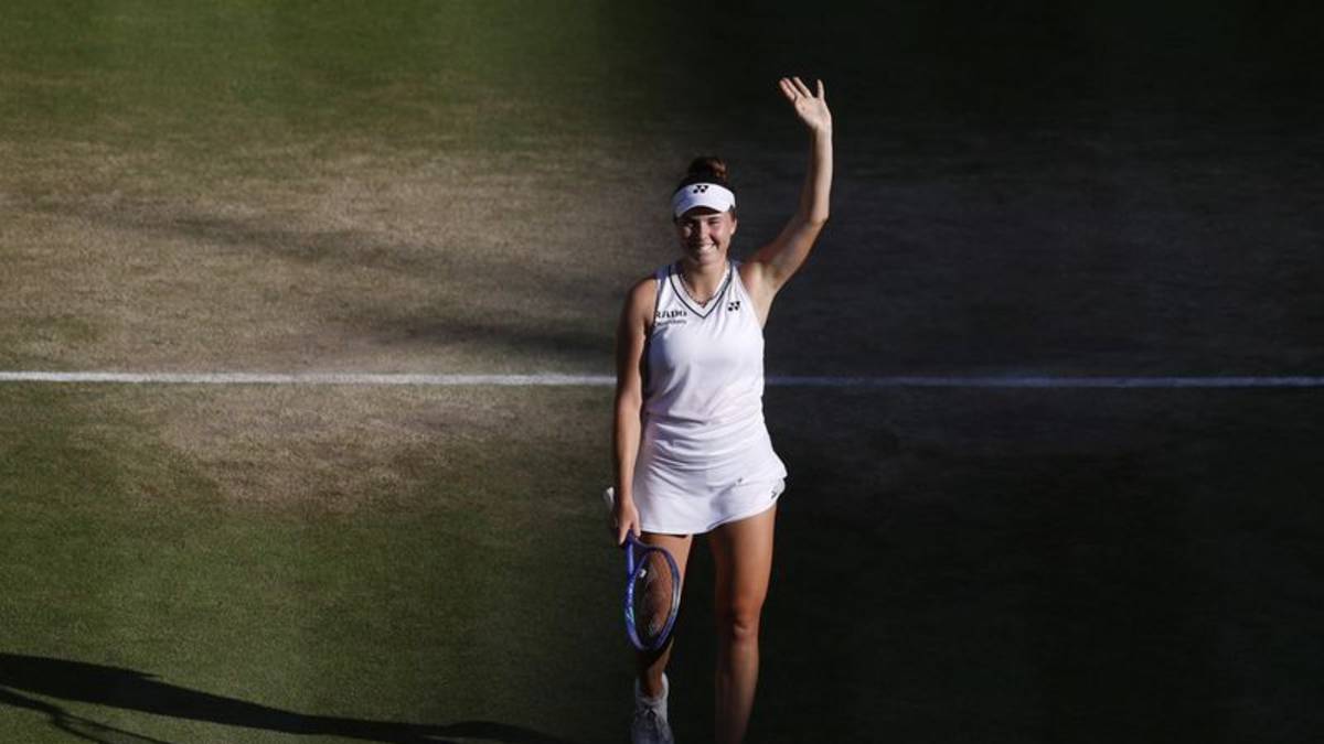 Noskova se sacude los nervios y vence a Muchova en la final de Wimbledon