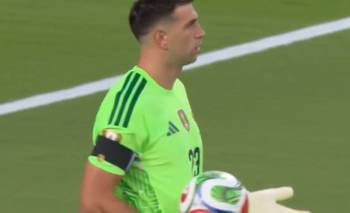 La gran atajada de Dibu Martínez en la Selección Argentina ante Suiza | Mundial 2026