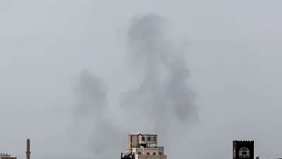 Los hutíes acusan a Arabia Saudita de bombardear el aeropuerto de Saná y prometen represalias Los hutíes acusan a Arabia Saudita de bombardear el aeropuerto de Saná y prometen represalias