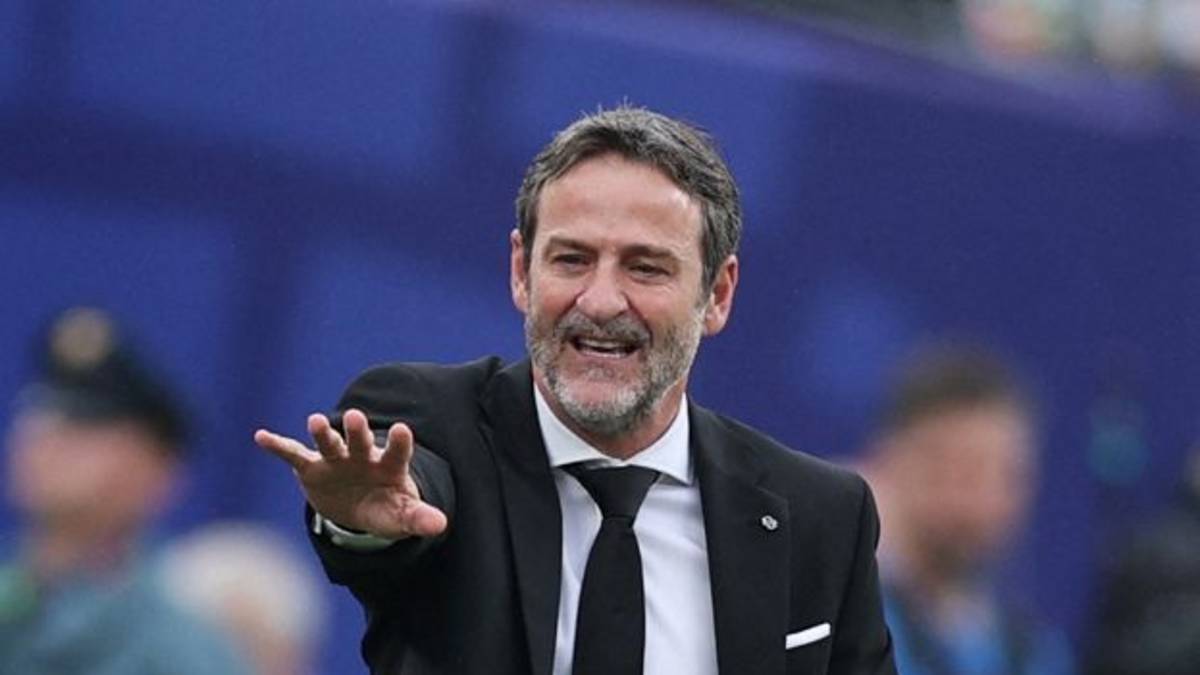 Panamá mantiene a Christiansen como DT de selección de fútbol