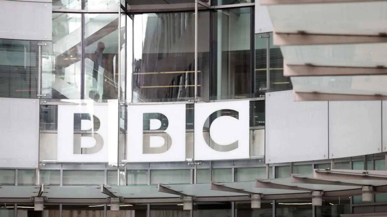 Cadena británica BBC advierte de que su actual modelo de financiación no es sostenible