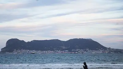 El Reino Unido y la Unión Europea firmaron el tratado que redefine la frontera de Gibraltar El Reino Unido y la Unión Europea firmaron el tratado que redefine la frontera de Gibraltar