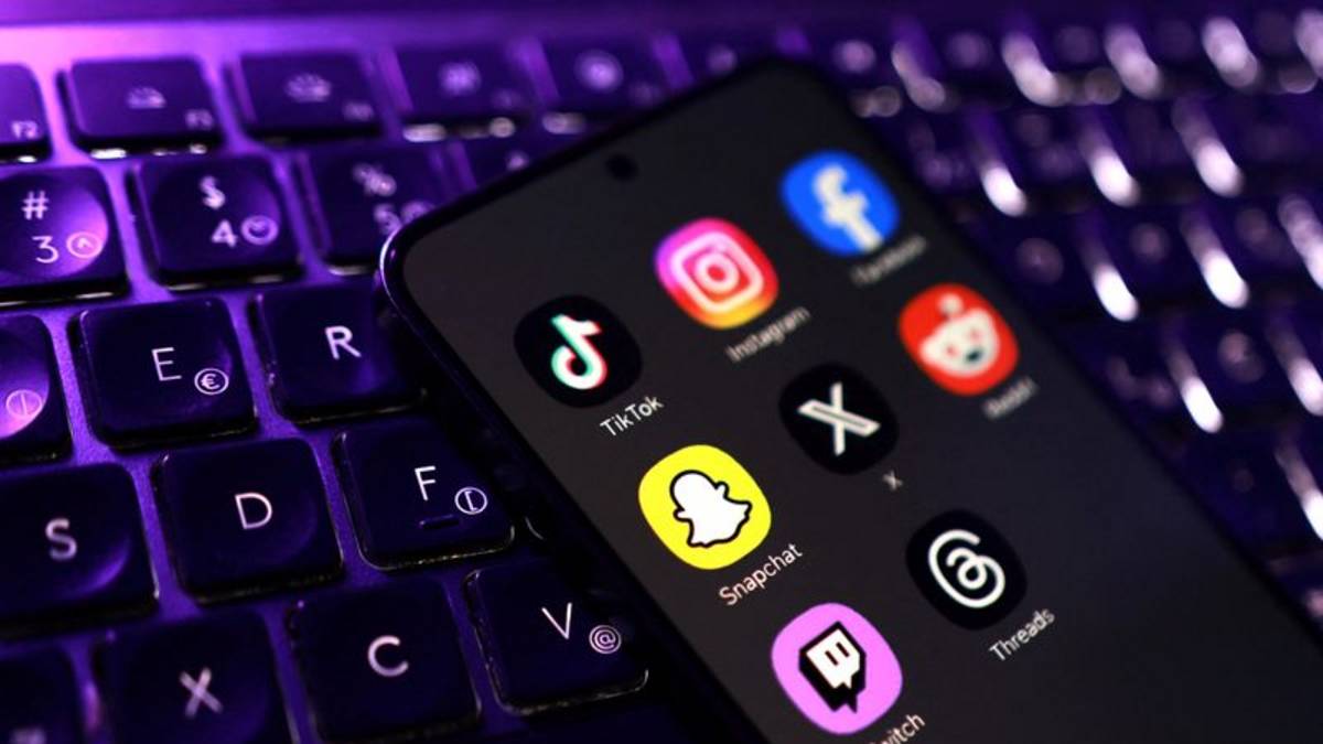 Adolescentes de Reino Unido reportan mejoras en sueño, bienestar bajo restricciones a redes sociales: estudio