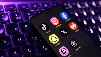 Adolescentes de Reino Unido reportan mejoras en sueño, bienestar bajo restricciones a redes sociales: estudio Adolescentes de Reino Unido reportan mejoras en sueño, bienestar bajo restricciones a redes sociales: estudio
