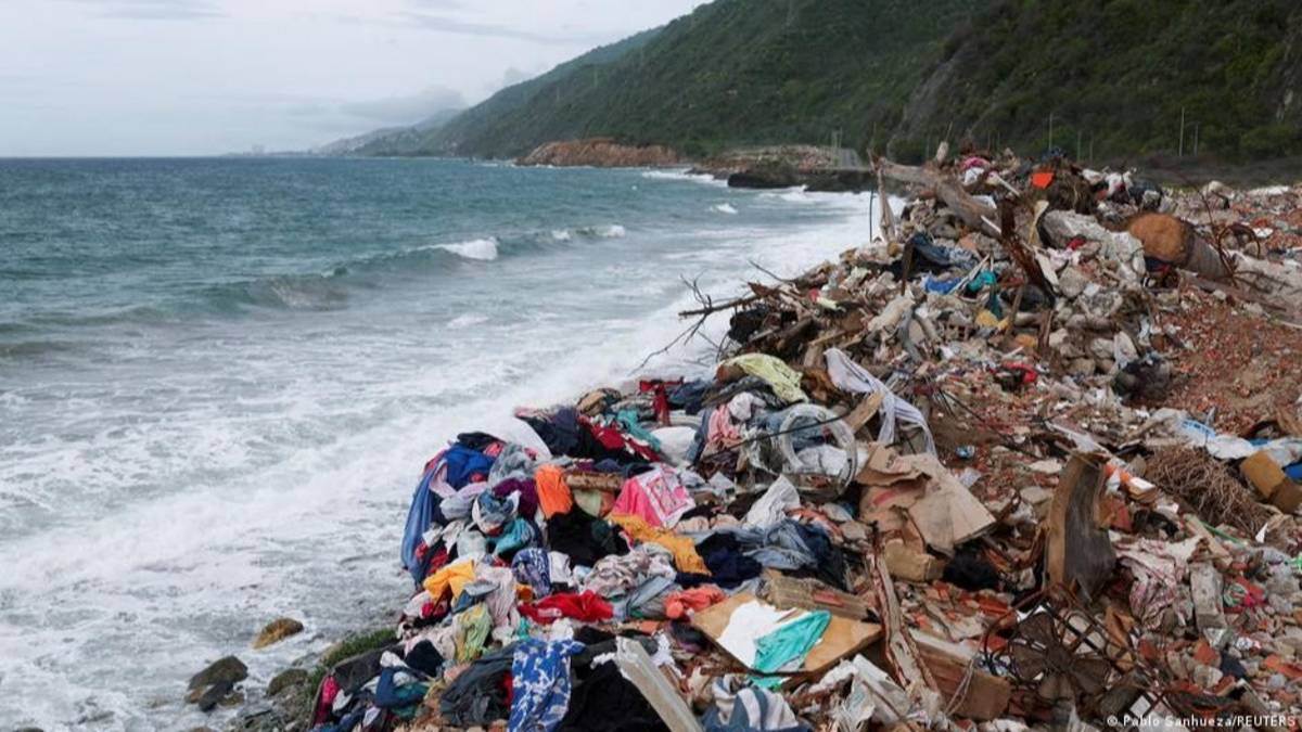 La otra crisis tras el terremoto en Venezuela: millones de toneladas de escombros amenazan la costa