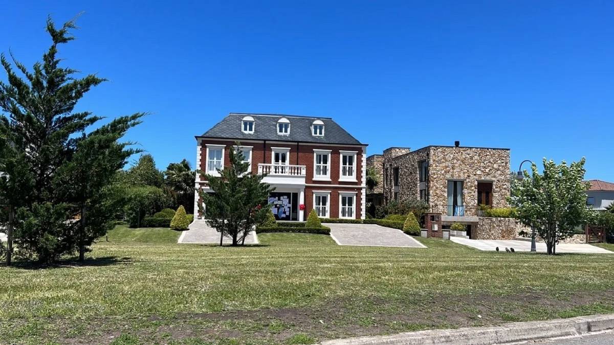 Así es la casa en Birmingham del Dibu Martínez