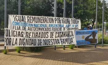Peligro de acuartelamiento: policías autoconvocados se movilizaron en Catamarca | Reclamos salariales