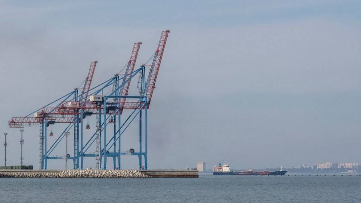 Ucrania dice que protegerá los puertos para mantener los volúmenes de exportación tras los ataques