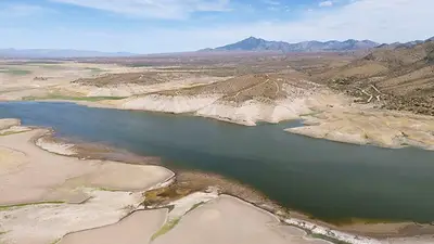 En el oeste de EEUU, la sequía enfrenta a granjas con pueblos e industrias en lucha por el agua En el oeste de EEUU, la sequía enfrenta a granjas con pueblos e industrias en lucha por el agua