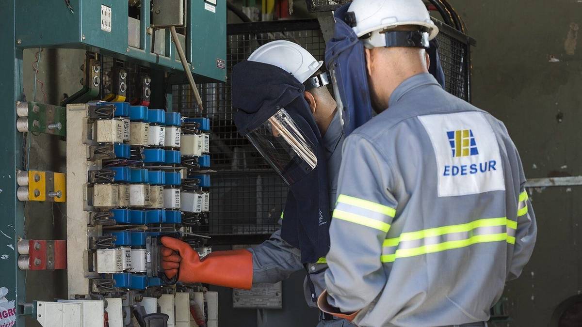 80% endeudados y 65% con salud mental deteriorada: radiografía de trabajadores de energía en la era Milei