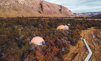 Así es el glamping patagónico con los domos que amanecen frente al Fitz Roy  | Escapadas