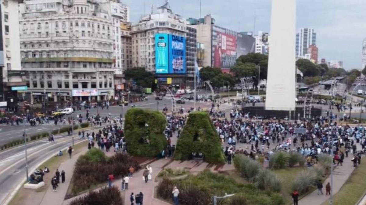 EN VIVO | Locura total por la Selección: seguí el minuto a minuto de los festejos tras el histórico triunfo ante Inglaterra
