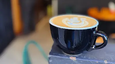 Negro Hollywood, la nueva sede de la cafetería Negro. Negro Hollywood, la nueva sede de la cafetería Negro.