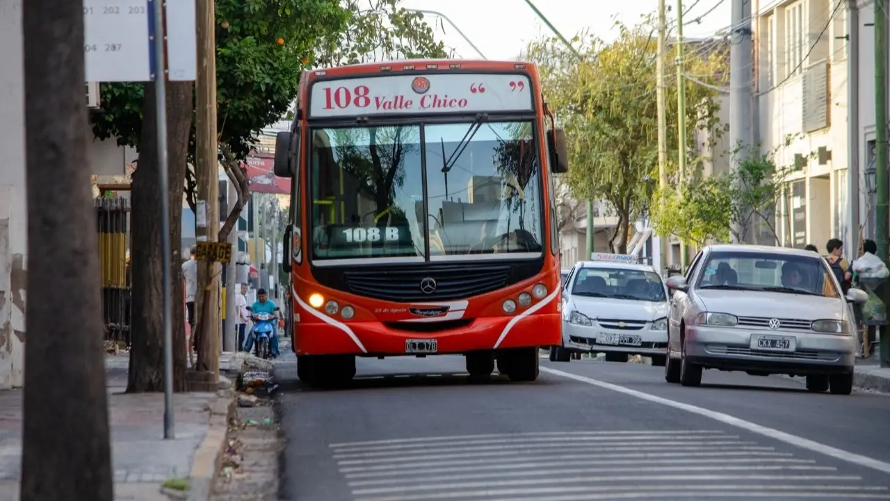 Choferes no cobraron sus sueldos y UTA Catamarca anunció un paro de colectivos por 48 horas: "Nos están castigando"