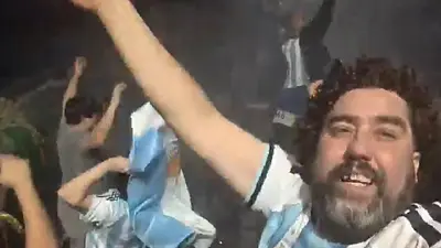 Mar del Plata: la tripulación de un buque festejó con fuegos artificiales el pase a la final de la Selección Mar del Plata: la tripulación de un buque festejó con fuegos artificiales el pase a la final de la Selección