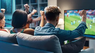 Personas viendo un partido Personas viendo un partido