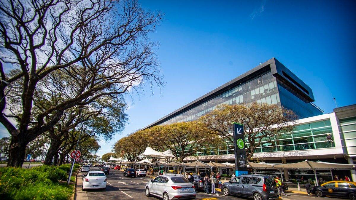 Una histórica línea de colectivo cambia su recorrido y ahora llega a Aeroparque