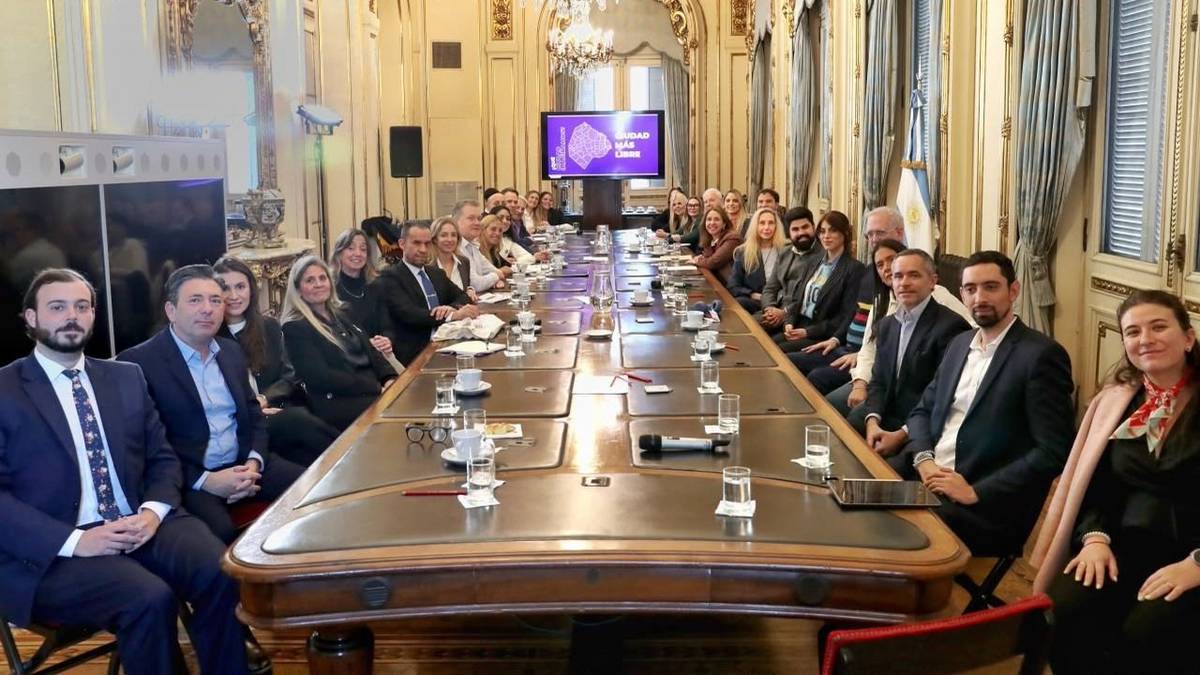 Karina reunió a su tropa porteña y les pidió construir "una alternativa" al PRO para 2027