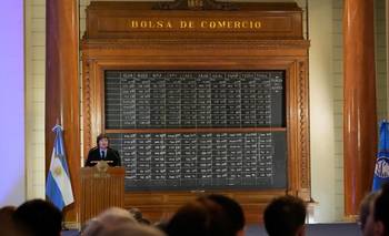 Ante el mundo financiero,  Milei defendió los despidos: "Ganan 47 millones de argentinos" | Crisis económica