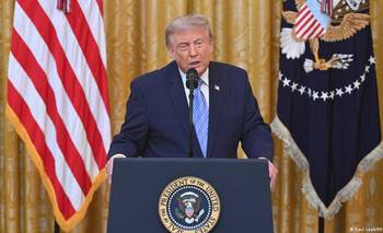 Trump dice que golpeará "con fuerza" a Irán tras ataques contra bases de EE.UU. | Estados unidos