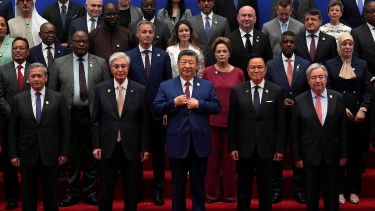 Xi propone a China como líder global de IA y alternativa al dominio de EEUU