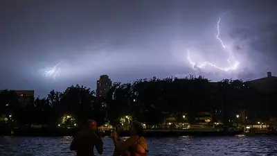 Dos personas mueren tras unas violentas tormentas eléctricas en Francia Dos personas mueren tras unas violentas tormentas eléctricas en Francia