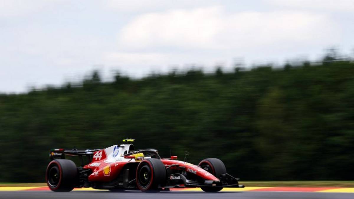 Verstappen marca el mejor tiempo en primeras prácticas del GP de Bélgica; Hamilton es segundo