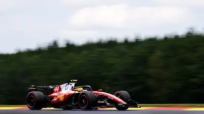 Verstappen marca el mejor tiempo en primeras prácticas del GP de Bélgica; Hamilton es segundo Verstappen marca el mejor tiempo en primeras prácticas del GP de Bélgica; Hamilton es segundo