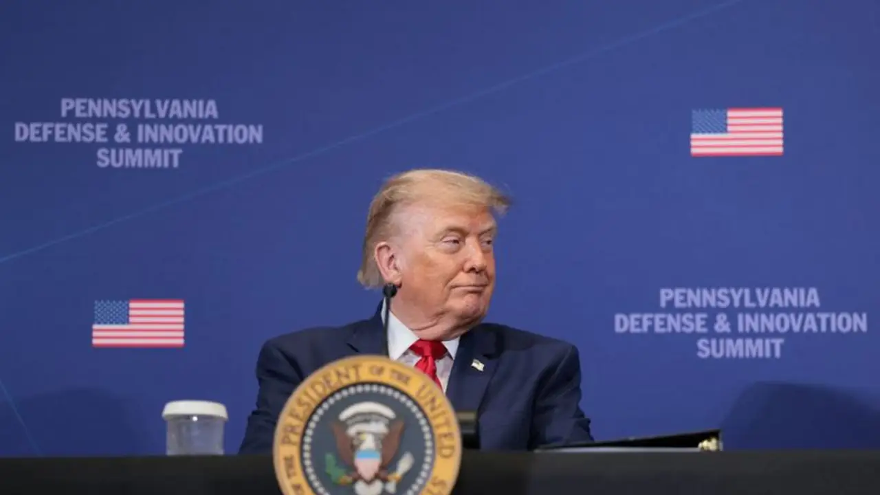 Trump amenaza con revocar licencia de cadenas de TV de EEUU que no transmitieron su discurso
