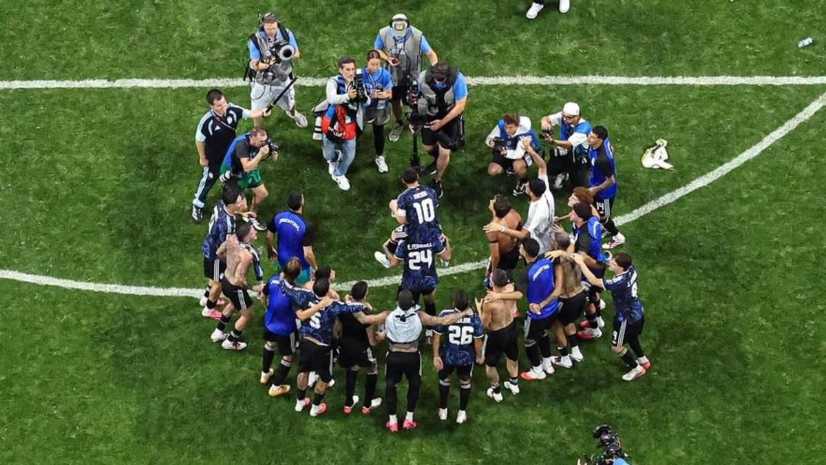 La Selección Argentina llegó a Nueva Jersey antes de la final del Mundial 2026: práctica exigente y habla Scaloni