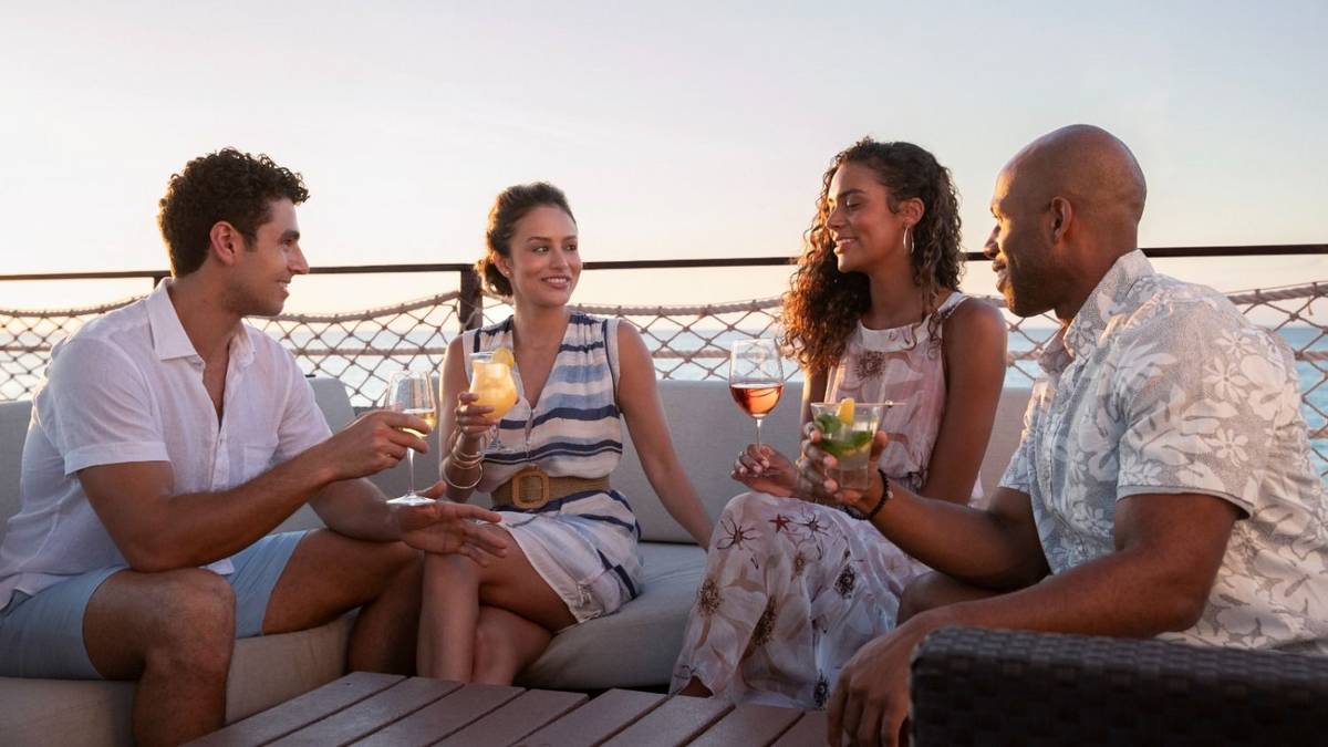 La tendencia de viajar con amigos que gana cada vez más adeptos y tiene un beneficio inesperado, según la ciencia