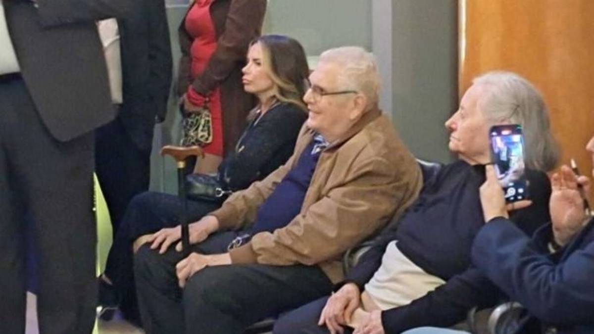 Quién es el "hombre de la Bolsa" que se cruzó con Milei: "Miente continuamente"